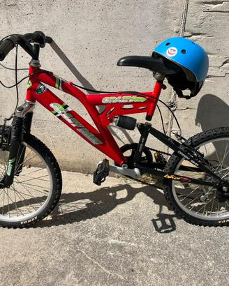 Bici bambino con casco