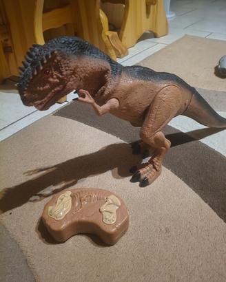 dinosauro e occhio al fantasma 