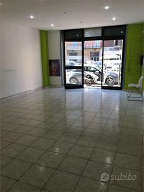 Basso commerciale con soppalco