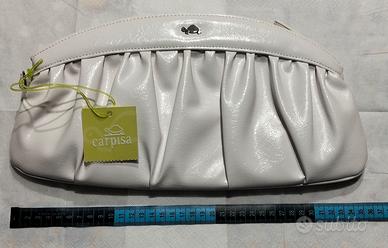 Pochette bianca increspata firmata Carpisa
