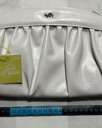 Pochette bianca increspata firmata Carpisa