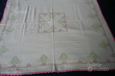 TOVAGLIA RICAMATA - NUOVA-Quadrata