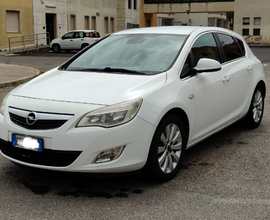Opel Astra Cosmo J con impianto audio