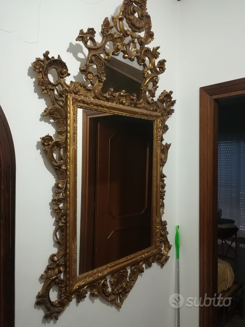 Antico Specchio in legno con cornice dorata - Collezionismo In vendita