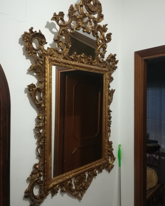 Antico Specchio in legno con cornice dorata