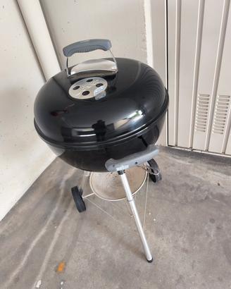 BBQ WEBER 47 cm perfetto come nuovo.