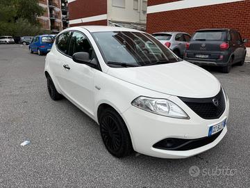 Lancia Ypsilon 1.0 5p Hyb. - PREZZO VERO -