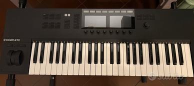Tastiera Komplete Kontrol S49 MK2