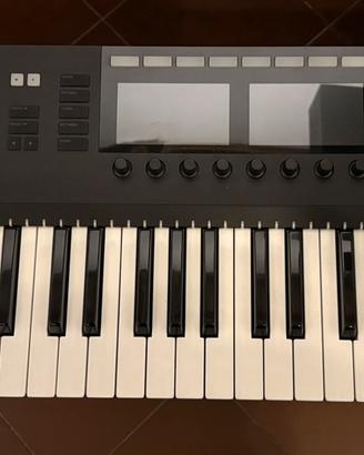 Tastiera Komplete Kontrol S49 MK2