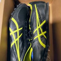scarpe chiodate atletica Asics 