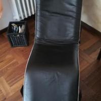 Chaise longue in pelle nera