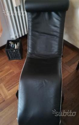 Chaise longue in pelle nera