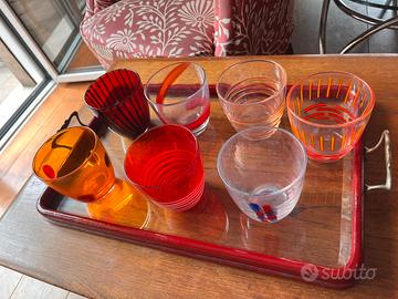 Bicchieri colorati galbiati