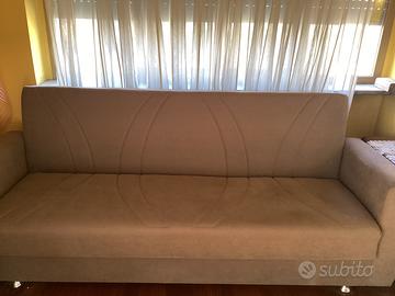 Divano tre posti