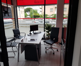 Ufficio con vetrine