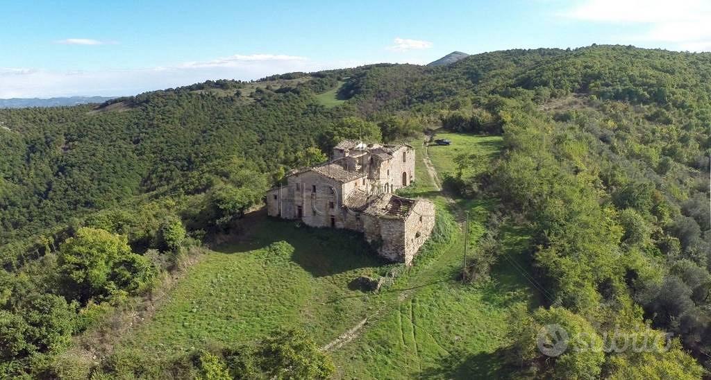 Rustico / Casale di 1150 m² con più di 5 locali a - Vista 2