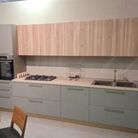 Cucina lineare rovere e verde a partire da
