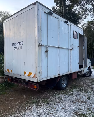 Van trasporto cavalli