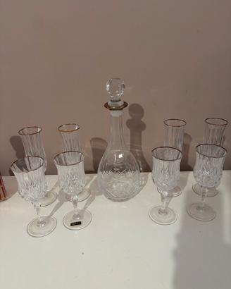 Bicchieri e bottiglia