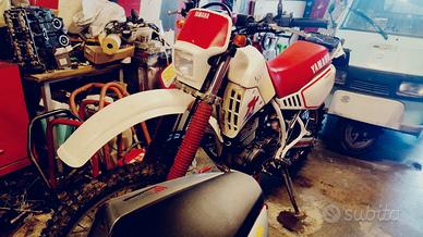 moto Yamaha 350 tt