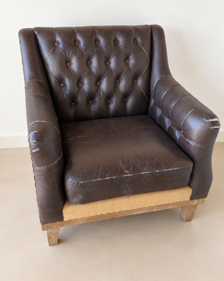 Poltrona capitonné marrone stile vintage