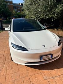 Tesla model 3 highland rwd 2025 + traino + frecce