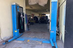 atrezzatura officina per trattori auto