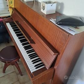 pianoforte verticale da studio