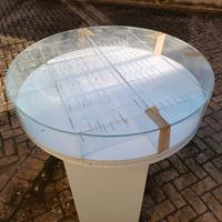 Tavolo tondo 90 cm + espositore in plexiglass