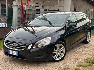 Volvo V60 D2 1.6 MOMENTUM KMCERT GARANZ UNICOPR