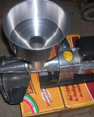 Macchina per conserva di pomodoro TRE SPADE v. 220