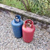 N.2 bombole gas ricaricabili per  camper/barbecue