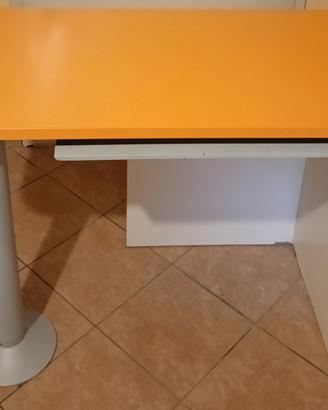 Scrivania e mensole (bianco giallo melone)