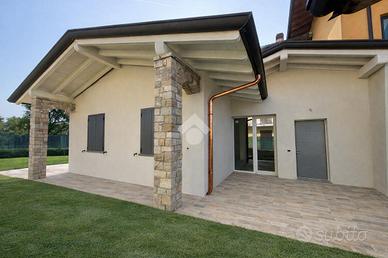 VILLA A SCHIERA D'ANGOLO A COLOGNO AL SERIO