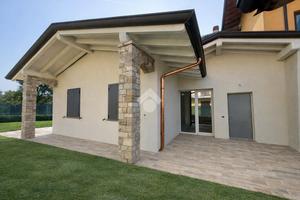 VILLA A SCHIERA D'ANGOLO A COLOGNO AL SERIO