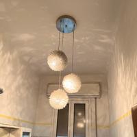 Lampadario a sfere di metallo