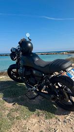 moto Guzzi V 7 stone