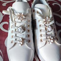 Sneakers donna Bata Red Foam bianche con dettagli 