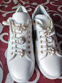 Sneakers donna Bata Red Foam bianche con dettagli 