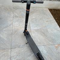 DUE MONOPATTINI NINEBOT SEGWAY ES2