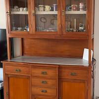 Mobile cristalliera in legno originale siciliano.