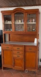 Mobile cristalliera in legno originale siciliano.