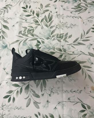 Sneakers modello skate in pelle nera