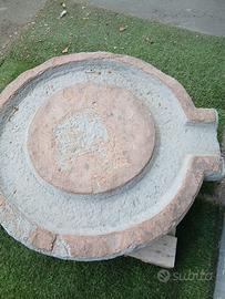antica base in pitra per macina