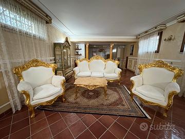 Divano,poltrone e tavolino