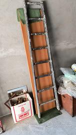 Vecchia scala da lavoro in legno