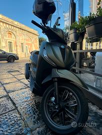 Beverly 300s