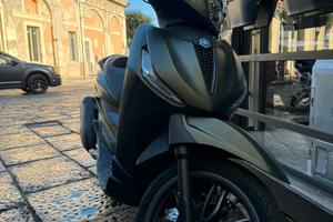 Beverly 300s