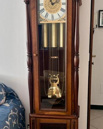 Orologio a pendolo a colonna