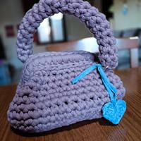 Borsa fatta a mano.